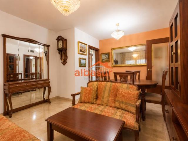 Piso en venta en Córdoba, Centro. PISO CON EXCEPCIONAL UBICACIÓN EN PLENO CENTRO, CON GARAJE Y TRASTERO. Pisos.