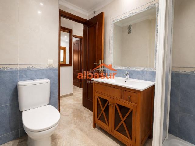 Piso en venta en Córdoba, Centro. PISO CÉNTRICO CON PATIO Y TRASTERO JUNTO A PLAZA EMILIO LUQUE. Pisos.