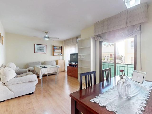 Piso en venta en Córdoba, Centro. PISO EXTERIOR CON BALCÓN JUNTO TENDILLAS Y PLAZA DE LA TRINIDAD CON GARAJE. Pisos.