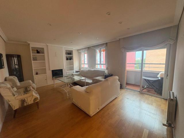 Piso en venta en Córdoba, Centro. Vivienda de Protección oficial en zona Vial Norte. Pisos.