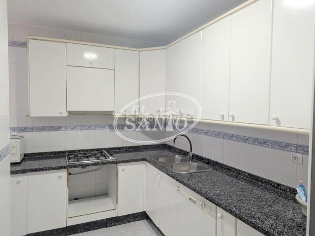 Piso en venta en Córdoba, Ciudad Jardín Zoco. AVDA. AEROPUERTO, 4 HBT, 2WC, ASCENSOR, TERRAZA. Pisos.