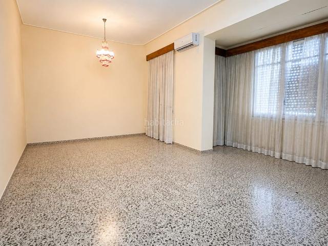 Piso en venta en Córdoba, Ciudad Jardín Zoco. Piso señorial con techos de gran altura en Plaza de la Palmera Una oportunidad única. Pisos.