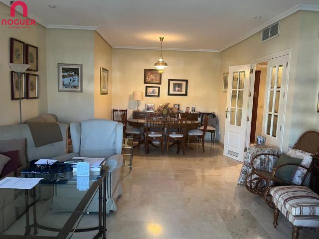 Piso en venta en Córdoba, Ciudad Jardín Zoco. Piso Urbanizacion Zoco con cochera, trastero, piscina, pista de tenis, pista de padel, zonas infantiles. Pisos.
