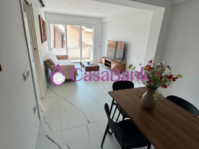Piso en venta en Córdoba, Ciudad Jardín Zoco. Ref. 28145 Zona Ciudad Jardin. Piso exterior con terraza,COMPLETAMENTE REFORMADO con magnificas calidades en el año 2025, con DO. Pisos.