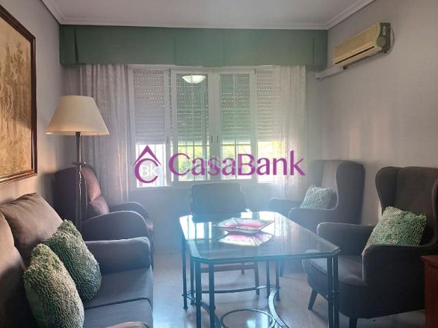 Piso en venta en Córdoba, Ciudad Jardín Zoco. Ref. 28121 ZONA Proxima a Avda del AEROPUERTO. Superamplio piso exterior AMUEBLADO, conservado y con algunas mejoras los bañospor. Pisos.