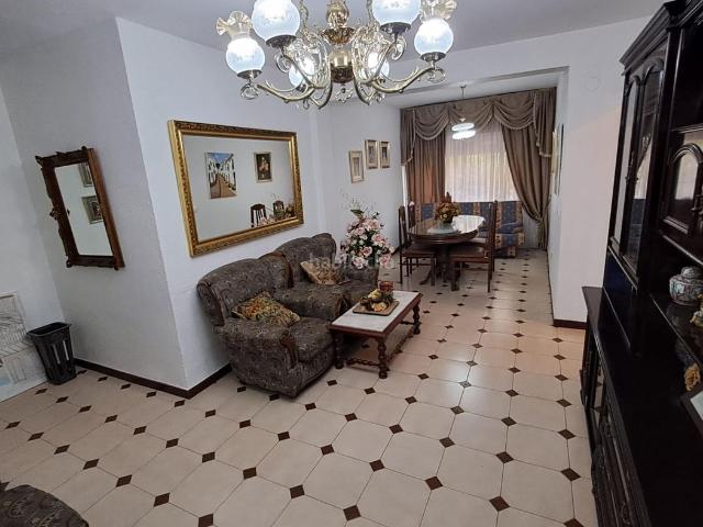 Piso en venta en Córdoba, Fátima Levante. Piso exterior en El Cairo con azotea, ascensor y gran potencial. Pisos.