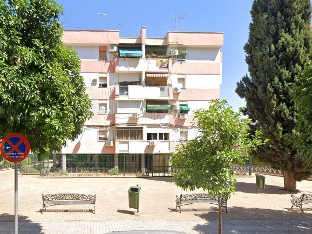 Piso en venta en Córdoba, Fuensanta Arcángel. Oportunidad. Pisos.
