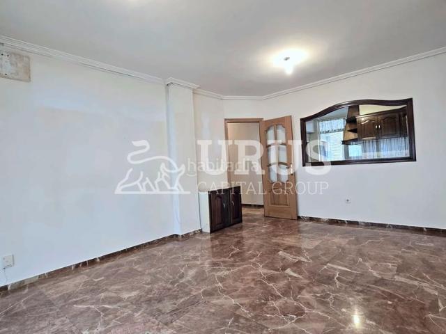 Piso en venta en Córdoba, Huerta de la Reina Trassierra. Amplia vivienda de 4 dormitorios con terraza y dos patios en Huerta de la Reina. Pisos.