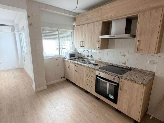 Piso en venta en Córdoba, Huerta de la Reina Trassierra. PISO EN VENTA A 200 METROS DE LA ESTACION DE TREN HUERTA DE LA REINA. Pisos.