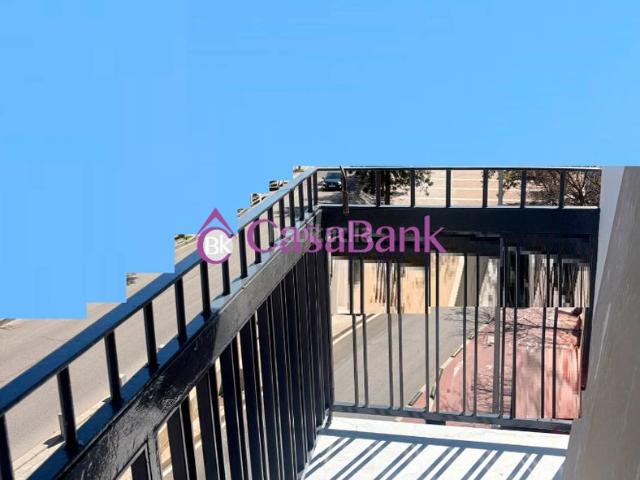 Piso en venta en Córdoba, Ollerías San Cayetano. Ref. 28092 Zona Proxima al antiguo Hospital Militar, piso exterior con terraza y luminosidad impresionante, COMPLETAMENTE REFORMAD. Pisos.