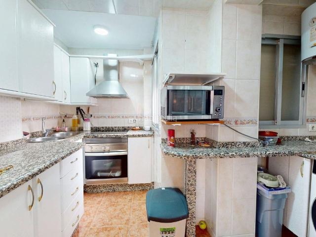 Piso en venta en Córdoba, Sagunto Edisol. Magnífica vivienda de 3 dormitorios con ascensor y vistas despejadas en Avda. de Carlos III. Pisos.