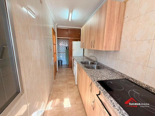 Piso en venta en Córdoba, Sagunto Edisol. Piso exterior en Levante Carlos III, Córdoba, con 3 dormitorios y cocina equipada. Pisos.