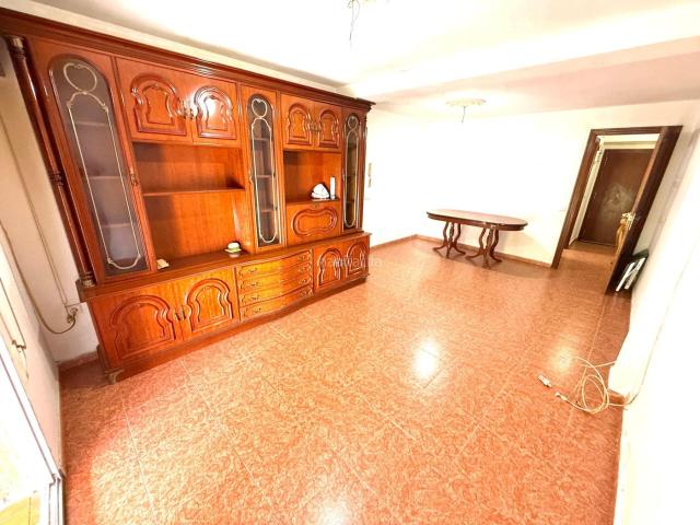 Piso en venta en Córdoba, Sector Sur. Vivienda con 3 dormitorios, 1 baño y terraza. Pisos.