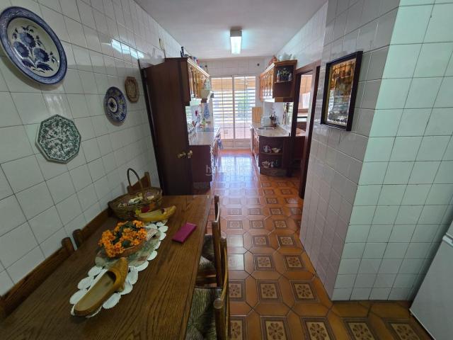 Piso en venta en Córdoba, Sector Sur. Amplio Piso en Córdoba Oportunidad de Reforma y Proyectos. Pisos.