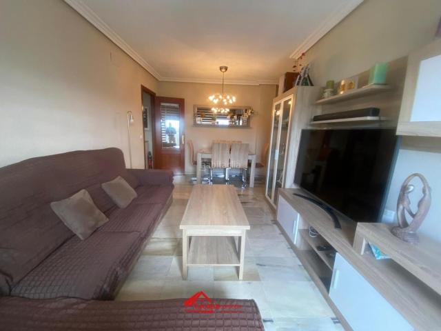 Piso en venta en Córdoba, Sector Sur. GRAN EXCLUSIVA EN URBANIZACIÓN CERRADA CON ZONAS VERDES Y PISCINA. PISAZO EN LAS PERLAS 4. Pisos.