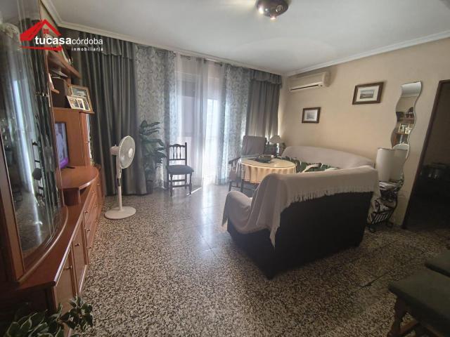 Piso en venta en Córdoba, Sector Sur. Piso exterior y luminoso en Av. de Cádiz con terraza. Pisos.