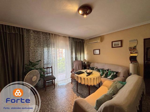 Piso en venta en Córdoba, Sector Sur. SE VENDE PISO EN SECTOR SUR CON TERRAZA. Pisos.