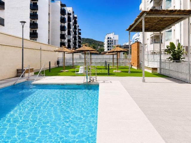 Piso en venta en Córdoba, Poniente Norte Miralbaida Parque Azahara. VIVIENDA SEMINUEVA RÉGIMEN VPO, GRAN TERRAZA EN ZONA HIPERCOR CON PISCINA, GARAJE y TRASTERO. Pisos.