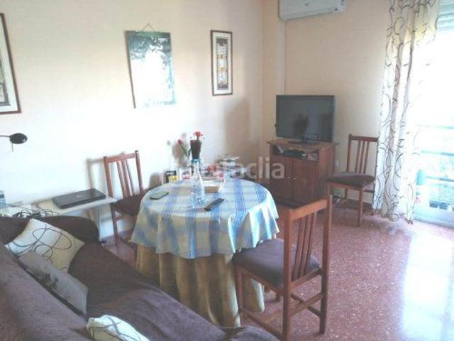 Piso en venta en Córdoba, Poniente Norte Miralbaida Parque Azahara. VIVIENDA SOLO PARA INVERSORES, YA QUE SE ENCUENTRA CON INQUILINO, ESTA ALQUILADO TODO PISO, COCHERA Y TRASTERO EN 663 MES.