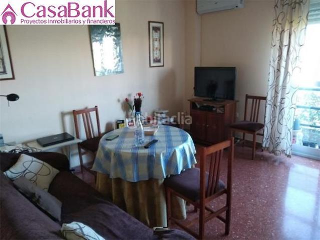 Piso en venta en Córdoba, Poniente Norte Miralbaida Parque Azahara. Ref. 24421 Zona Miralbaida. Piso exterior conservado CON COCHERA Y TRASTERO incluidos en el precio, en urbanizacion con.