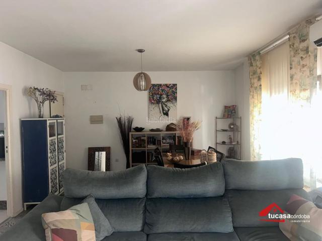 Piso en venta en Córdoba, Viñuela Rescatado. GRAN OPORTUNIDAD EN ZONA AVDA. BARCELONA Amplio piso de 4 dormitorios con terraza y ascensor. Pisos.