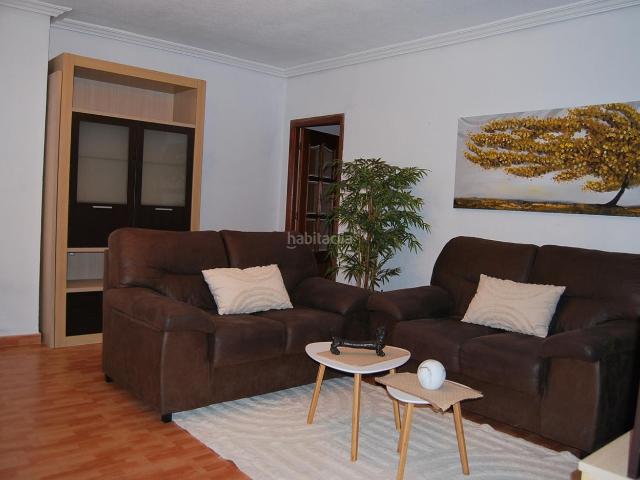 Piso en venta en Córdoba, Viñuela Rescatado. Piso amueblado en la zona de Avda de Barcelona. Pisos.