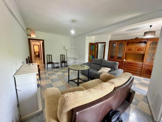 Piso en venta en Córdoba, Viñuela Rescatado. Piso en venta en Avenida Barcelona Viñuela Rescatado 98 m2, terraza, 2 baños y posibilidad de 4 dormitorios. Pisos.