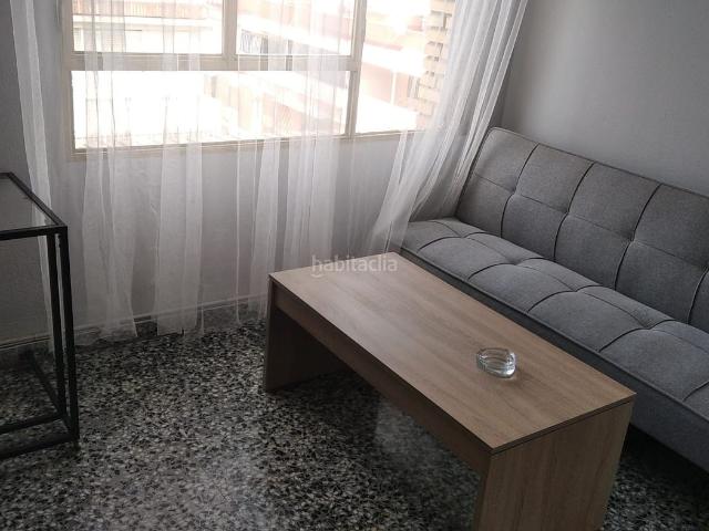 Piso en venta en Córdoba, Viñuela Rescatado. Piso exterior en Avda Barcelona. Pisos.