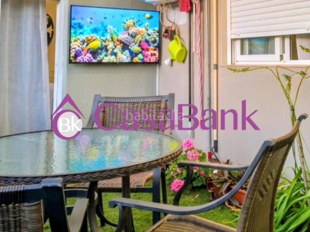 Piso en venta en Córdoba, Viñuela Rescatado. Ref. 28118 Zona Viñuela Jesus Rescatado. Precioso ATICO REFORMADO y SEMIAMUEBLADO,con terraza de 18m2 y TRASTERO incluidos en el. Pisos.