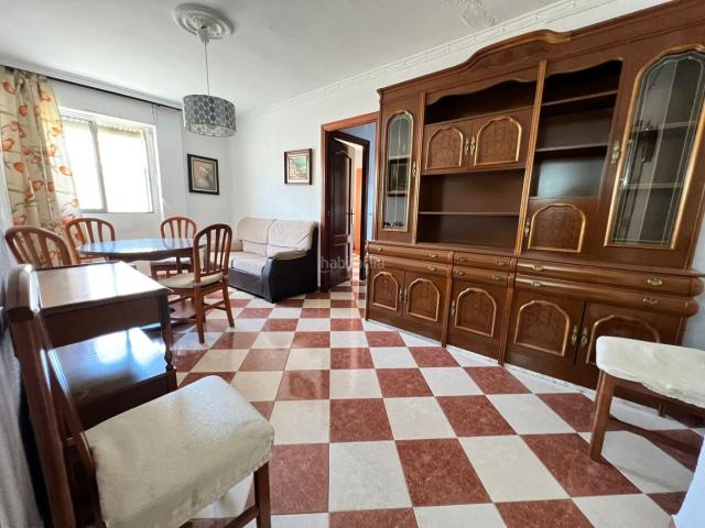 Piso en venta en Coria del Río. Amplio piso céntrico en Coria del Río. 3 habitaciones, cocina independiente y gran potencial. Muy luminoso!. Pisos Coria del.