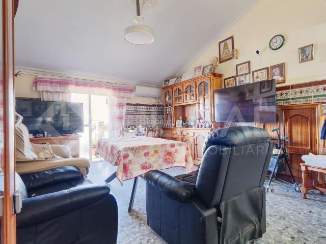 Piso en venta en Coria del Río. Piso independiente en Coria del Río con amplia azotea transitable. Pisos Coria del.