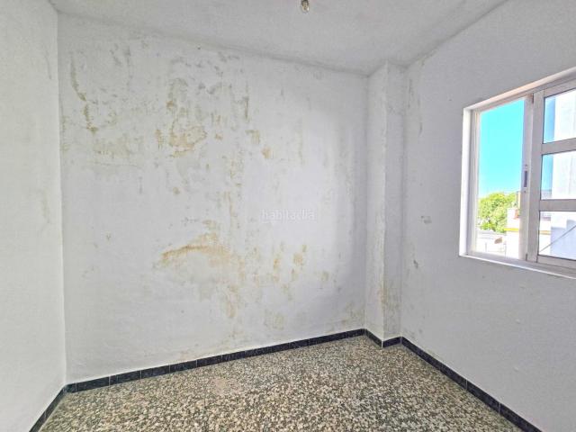 Piso en venta en Coria del Río. Piso para reformar en Avenida Primero de Mayo, Coria del Río. Pisos Coria del.