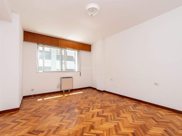 Piso en venta en Coruña A, Agra del Orzán Ventorrillo. Amplio piso exterior de 4 habitaciones con mucha luz a un paso de Avda Finisterre. Pisos Coruña.