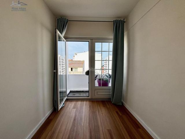 Piso en venta en Coruña A, Cuatro Caminos Plaza de la Cubela. Luminosidad y balcones en la peatonal Alcalde Marchesi. Pisos Coruña.