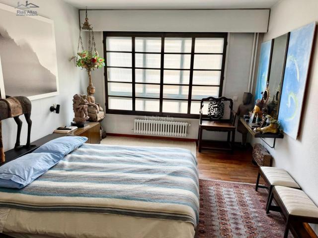 Piso en venta en Coruña A, Ensanche. Espectacular piso de 187 m2 con garaje y trastero en la zona más exclusiva de A Coruña, junto a la Plaza de Lugo. Pisos Coruña.