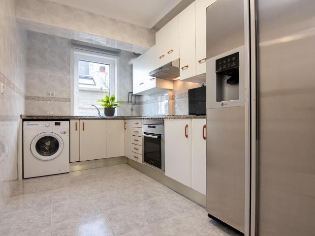 Piso en venta en Coruña A, Monte Alto Zalaeta Atocha. Excepcionales vistas a la Torre de Hércules. Pisos Coruña.