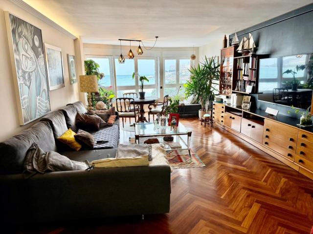 Piso en venta en Coruña A, Monte Alto Zalaeta Atocha. Exclusividad frente al mar en el Orzán 188 m2, 4 dormitorios, garaje y gran trastero. Pisos Coruña.