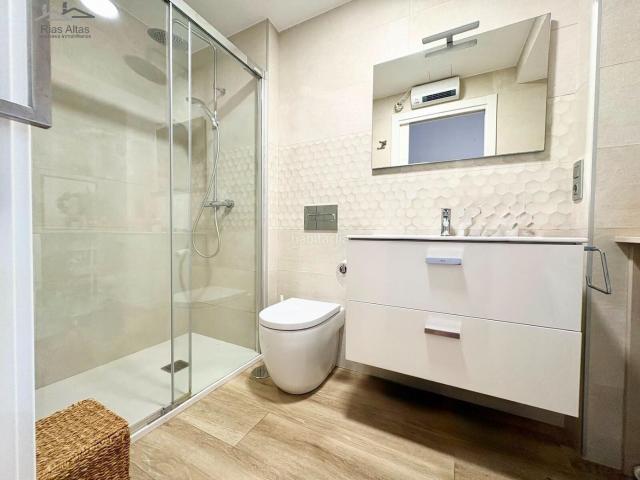 Piso en venta en Coruña A, Monte Alto Zalaeta Atocha. Luz, vistas al Parque de Marte y la playa a un paseo tu refugio perfecto y casi a estrenar en plena Calle de la Torre. Pisos Coruña.