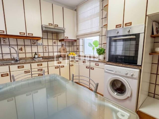 Piso en venta en Coruña A, Sagrada Familia. Excelente oportunidad en Agra del Orzán Confort, ubicación y todos los servicios a tu alcance. Pisos Coruña.