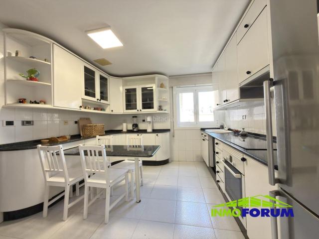 Piso en venta en Coruña A, Someso Matogrande. Preciosa vivienda en A Coruña con TRES dormitorios, GARAJE y trastero. Pisos Coruña.