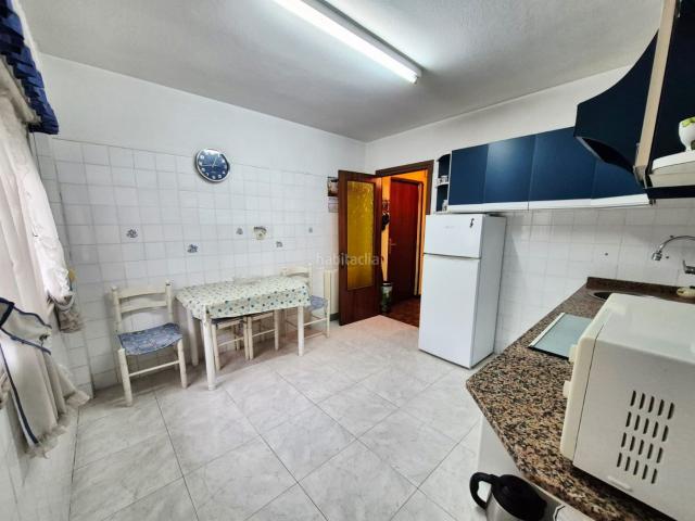 Piso en venta en Corvera de Asturias. Las Vegas. 3 dormitorios, salita, amplia cocina, baño y despensa. Terrazatendedero. Calefacción eléctrica. Exterior y soleado. Nec. Pisos Corvera de.