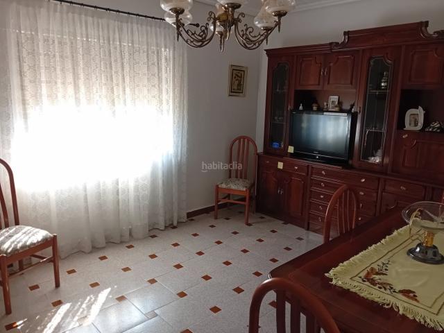 Piso en venta en Cózar. Casa con parcela de 1.000 m, cocina campera de 40 m, piscina comunitaria y agua de pozo en Cózar. Pisos.