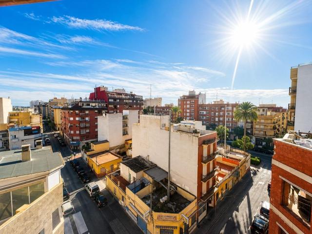 Piso en venta en Crevillente. VIVIENDA ESQUINA. VISTAS DESPEJADAS. Pisos.