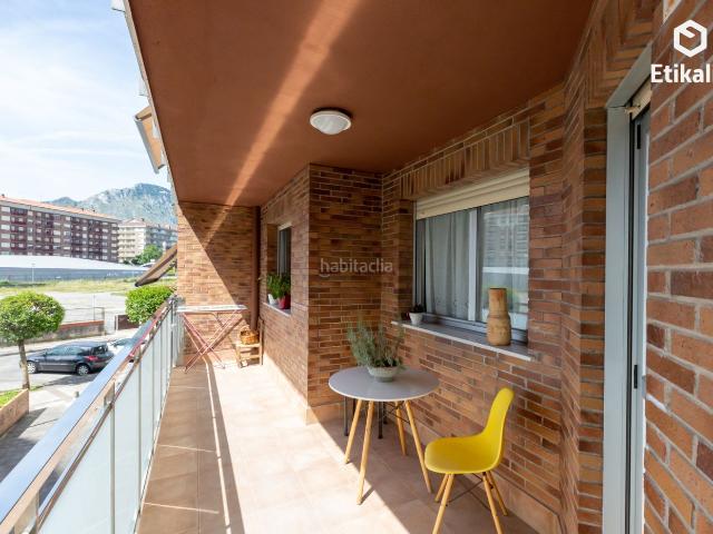Piso en venta en Durango. Amplio piso de 101 m exterior, con garaje directo y trastero en Durango. Pisos.