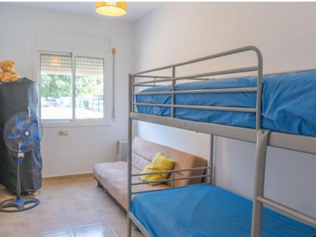 Piso en venta en Deltebre, de 3 habitaciones y piscina comunitaria