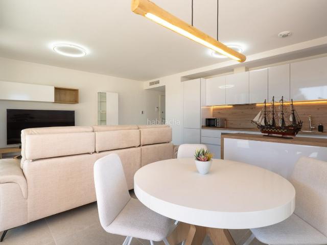 Piso en venta en Dénia, El Montgó. Esta planta baja a estrenar destaca por su disentildeo moderno, alta eficiencia energeacutetica y una ubicacioacuten excelente.Su. Pisos.