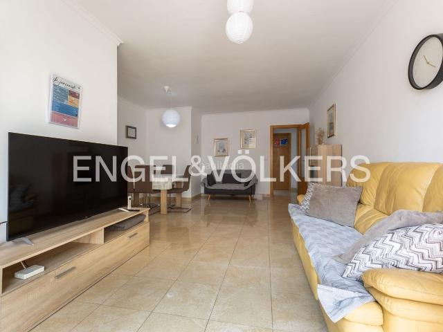 Piso en venta en Dénia, Saladar. Amplio apartamento junto al centro y puerto de Dénia con trastero incluido. Pisos.