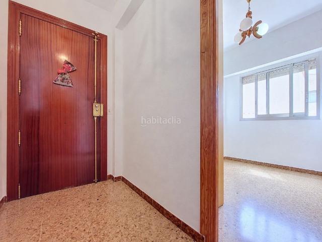 Piso en venta en Dénia, Saladar. Amplio piso de 4 dormitorios con terraza en el centro de Dénia. Pisos.