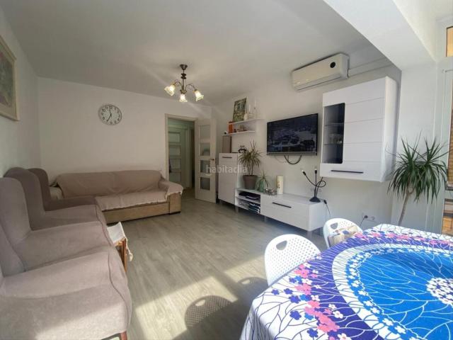Piso en venta en Dénia, Saladar. Piso totalmente reformado en el casco urbano de DéniaSe ofrece este fantástico piso de casi 80 m, completamente reformado, situado. Pisos.