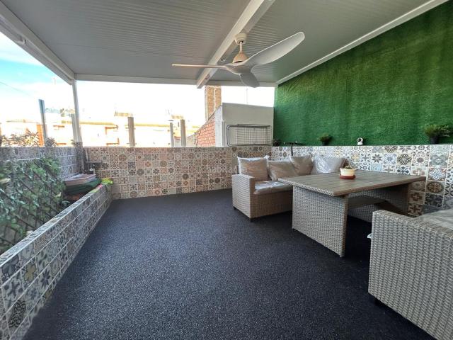 Piso en venta en Dolores. Tu nueva vivienda en Dolores: reformada, con solárium privado y acceso directo desde garaje. Pisos.